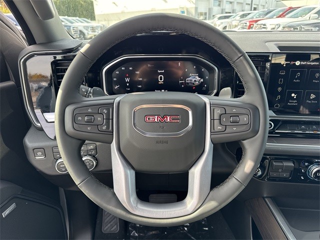 GMC Sierra 1500 Vehicle Full-screen Gallery Image 14