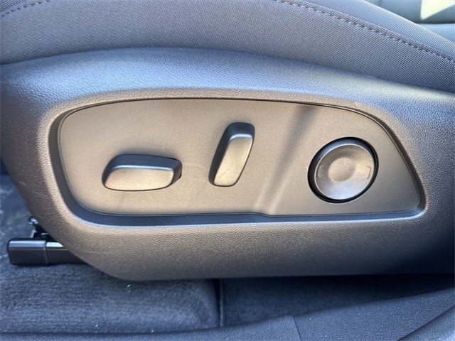 GMC Terrain Vehicle Full-screen Gallery Image 12