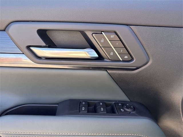 GMC Terrain Vehicle Full-screen Gallery Image 13