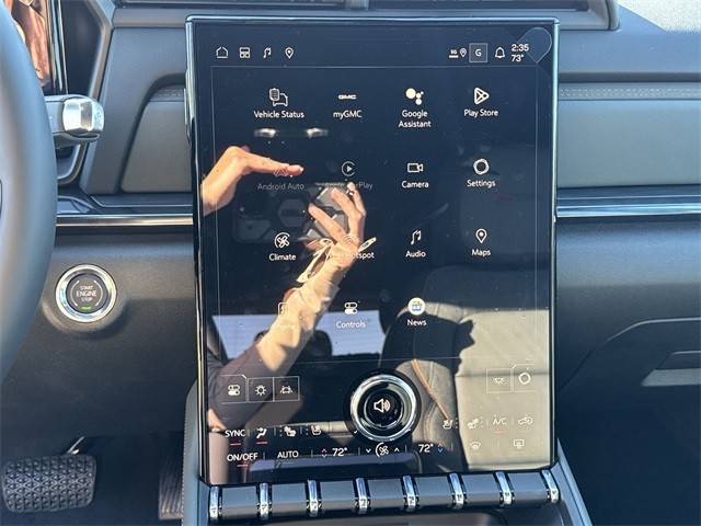 GMC Terrain Vehicle Full-screen Gallery Image 16