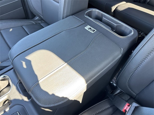 GMC Sierra 1500 Vehicle Full-screen Gallery Image 21