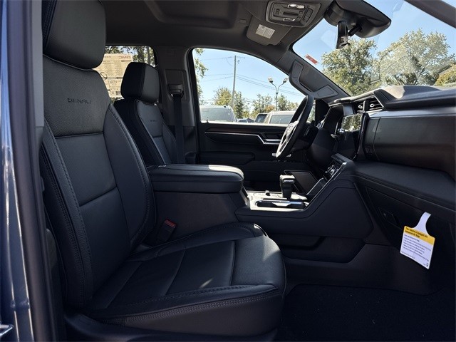 GMC Sierra 1500 Vehicle Full-screen Gallery Image 24