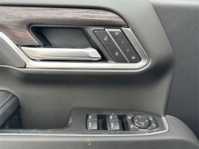 GMC Sierra 1500 Vehicle Full-screen Gallery Image 13