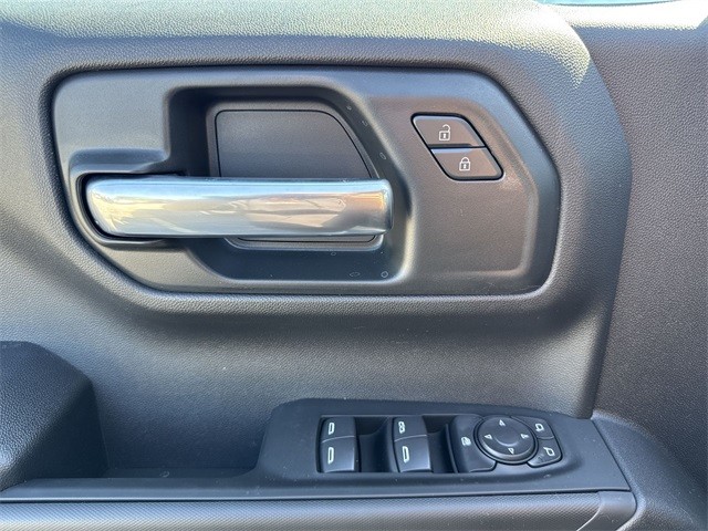 GMC Sierra 1500 Vehicle Full-screen Gallery Image 13