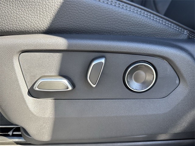 GMC Sierra 1500 Vehicle Full-screen Gallery Image 12