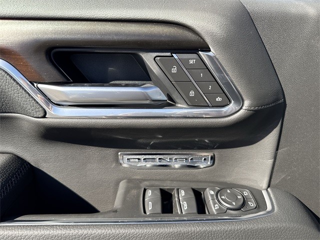 GMC Sierra 1500 Vehicle Full-screen Gallery Image 13