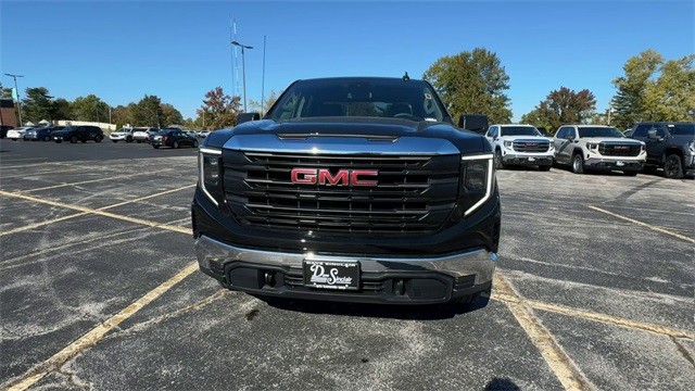 GMC Sierra 1500 Vehicle Full-screen Gallery Image 03