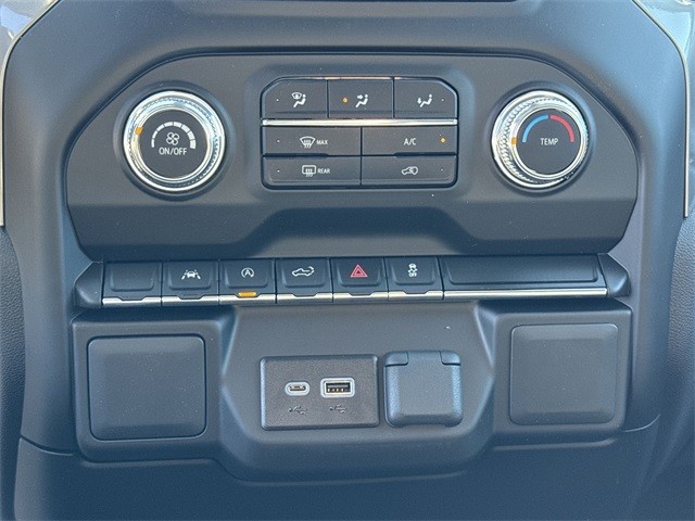 GMC Sierra 1500 Vehicle Full-screen Gallery Image 18