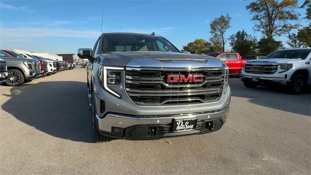 GMC Sierra 1500 Vehicle Full-screen Gallery Image 03