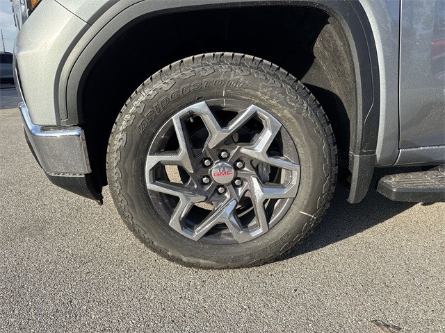 GMC Sierra 1500 Vehicle Full-screen Gallery Image 10