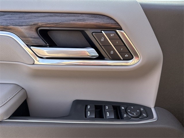 GMC Sierra 1500 Vehicle Full-screen Gallery Image 13