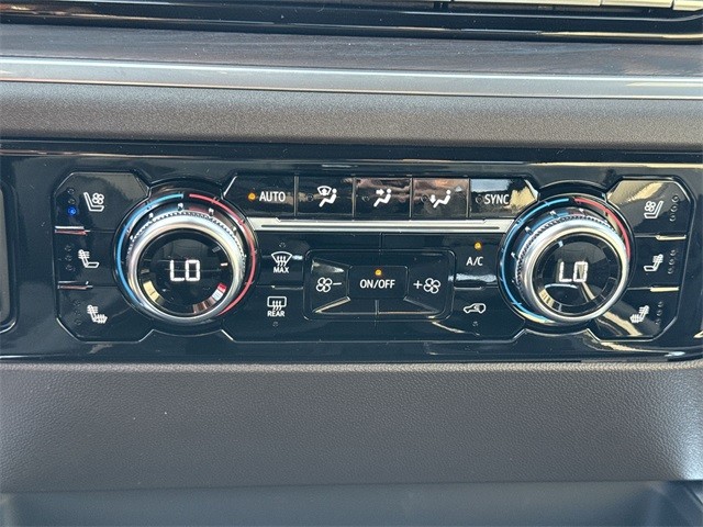 GMC Sierra 1500 Vehicle Full-screen Gallery Image 19