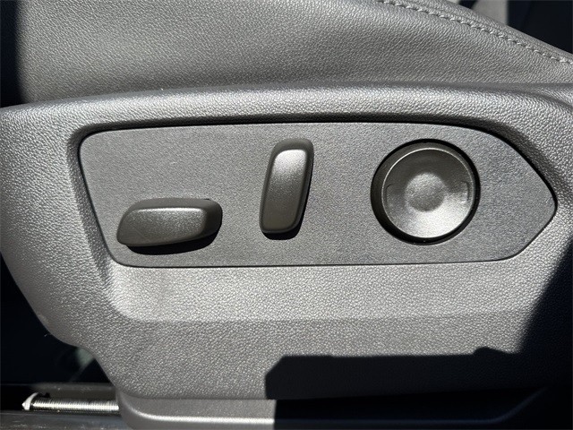 GMC Sierra 1500 Vehicle Full-screen Gallery Image 12