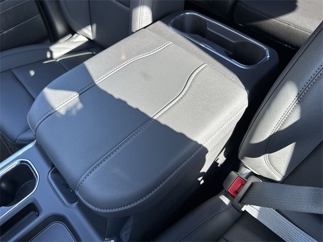 GMC Sierra 1500 Vehicle Full-screen Gallery Image 21