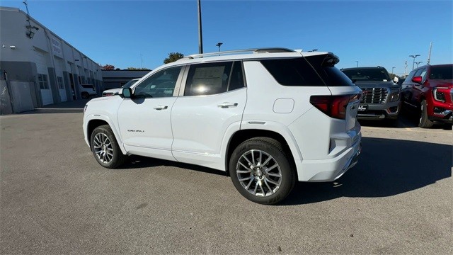 GMC Terrain Vehicle Full-screen Gallery Image 06