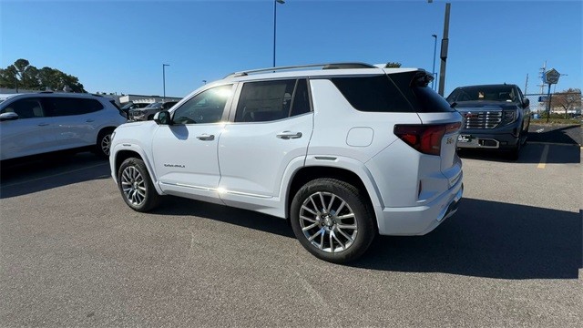 GMC Terrain Vehicle Full-screen Gallery Image 06