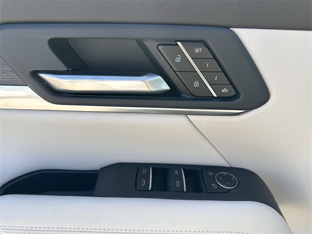 GMC Terrain Vehicle Full-screen Gallery Image 13