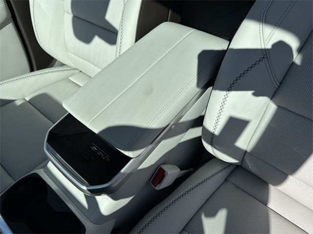 GMC Terrain Vehicle Full-screen Gallery Image 21