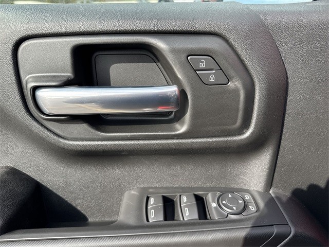 GMC Sierra 1500 Vehicle Full-screen Gallery Image 13