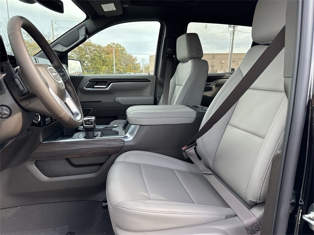 GMC Sierra 1500 Vehicle Full-screen Gallery Image 11