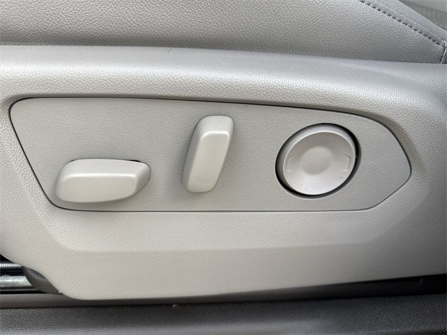 GMC Sierra 1500 Vehicle Full-screen Gallery Image 12