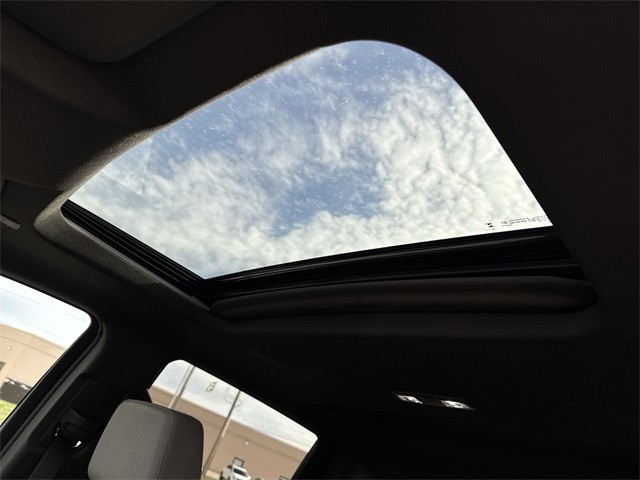 GMC Sierra 1500 Vehicle Full-screen Gallery Image 22