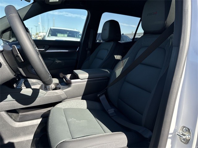 GMC Terrain Vehicle Full-screen Gallery Image 11