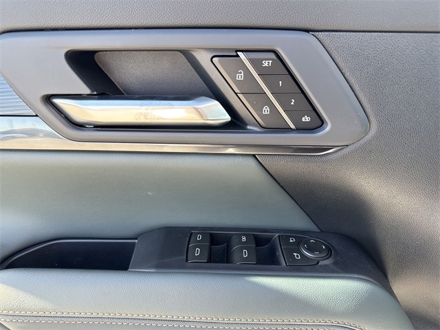 GMC Terrain Vehicle Full-screen Gallery Image 13