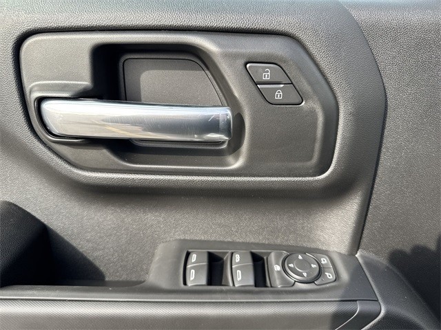 GMC Sierra 1500 Vehicle Full-screen Gallery Image 13