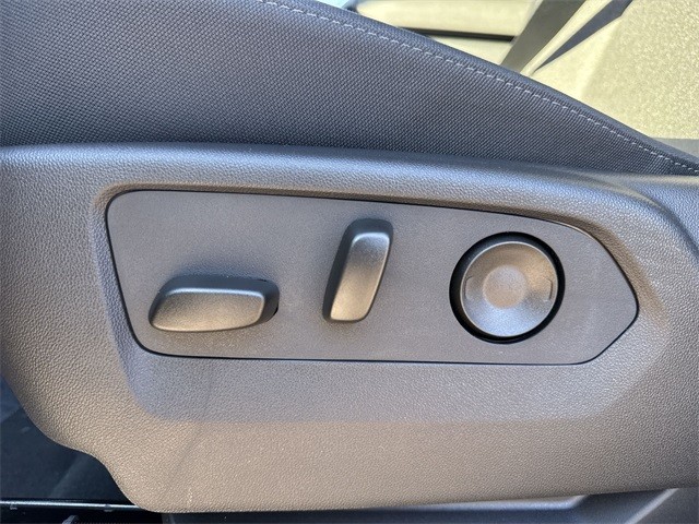 GMC Sierra 1500 Vehicle Full-screen Gallery Image 12