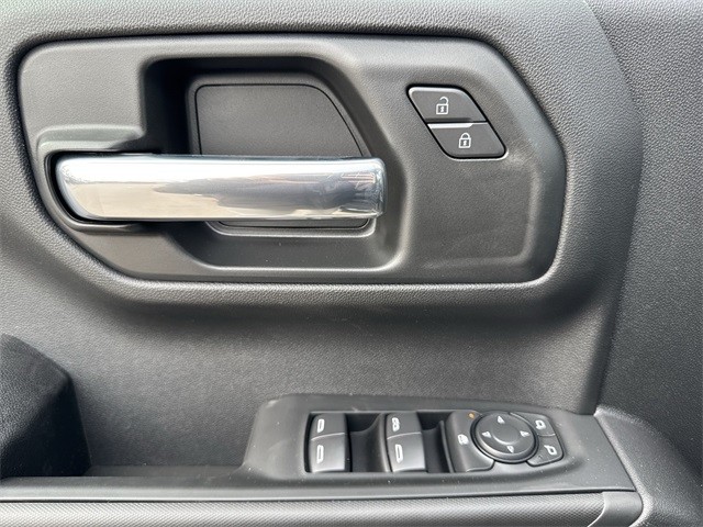 GMC Sierra 1500 Vehicle Full-screen Gallery Image 13