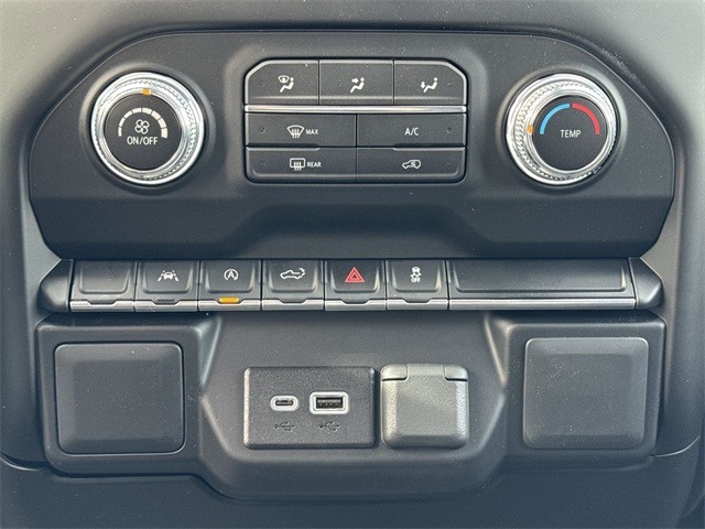 GMC Sierra 1500 Vehicle Full-screen Gallery Image 18