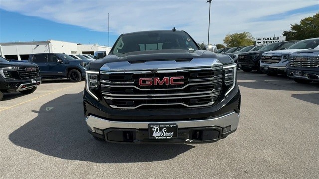 GMC Sierra 1500 Vehicle Full-screen Gallery Image 03