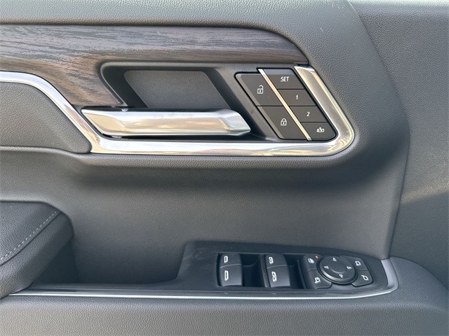 GMC Sierra 1500 Vehicle Full-screen Gallery Image 13