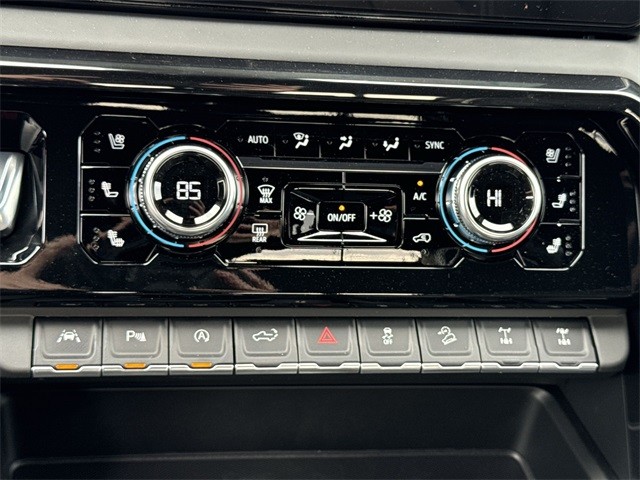 GMC Sierra 1500 Vehicle Full-screen Gallery Image 19