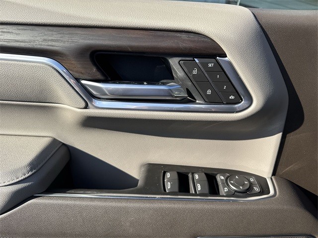 GMC Sierra 1500 Vehicle Full-screen Gallery Image 13