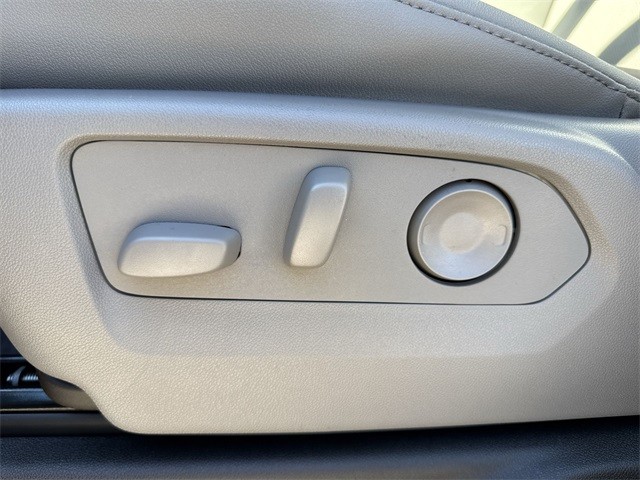 GMC Sierra 1500 Vehicle Full-screen Gallery Image 12