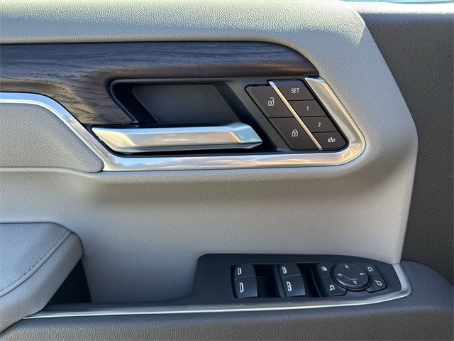 GMC Sierra 1500 Vehicle Full-screen Gallery Image 13