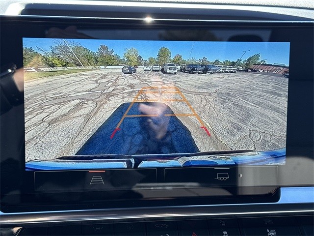 GMC Sierra 1500 Vehicle Full-screen Gallery Image 17