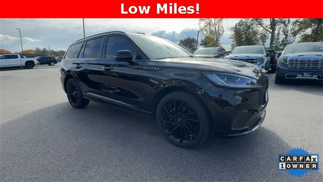 Lincoln Aviator Vehicle Full-screen Gallery Image 02