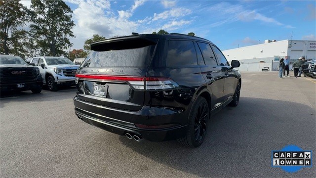 Lincoln Aviator Vehicle Full-screen Gallery Image 10