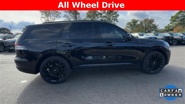 Lincoln Aviator Vehicle Full-screen Gallery Image 11