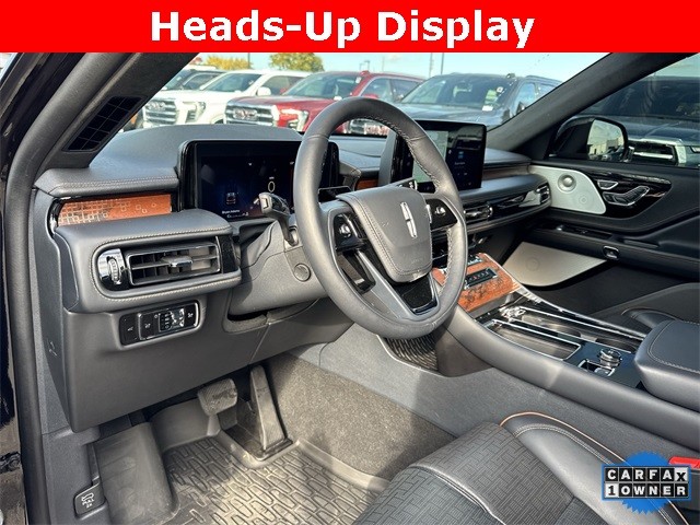 Lincoln Aviator Vehicle Full-screen Gallery Image 13