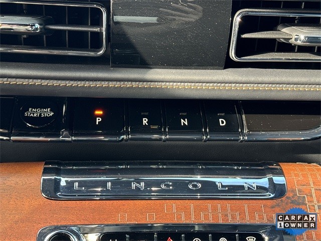 Lincoln Aviator Vehicle Full-screen Gallery Image 20