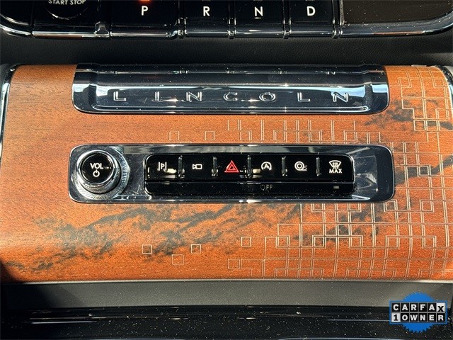 Lincoln Aviator Vehicle Full-screen Gallery Image 22