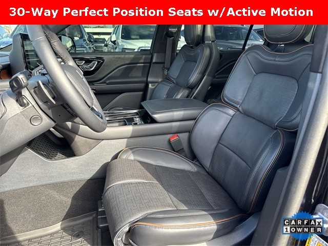 Lincoln Aviator Vehicle Full-screen Gallery Image 24