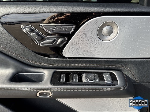 Lincoln Aviator Vehicle Full-screen Gallery Image 28