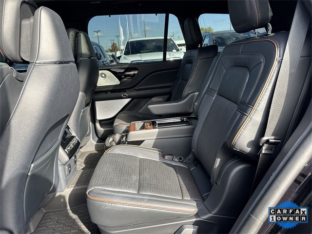 Lincoln Aviator Vehicle Full-screen Gallery Image 29