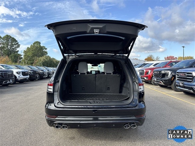 Lincoln Aviator Vehicle Full-screen Gallery Image 30
