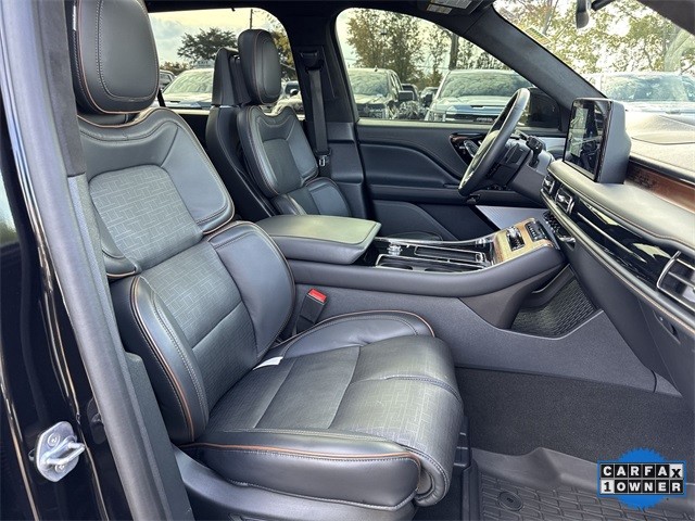 Lincoln Aviator Vehicle Full-screen Gallery Image 32